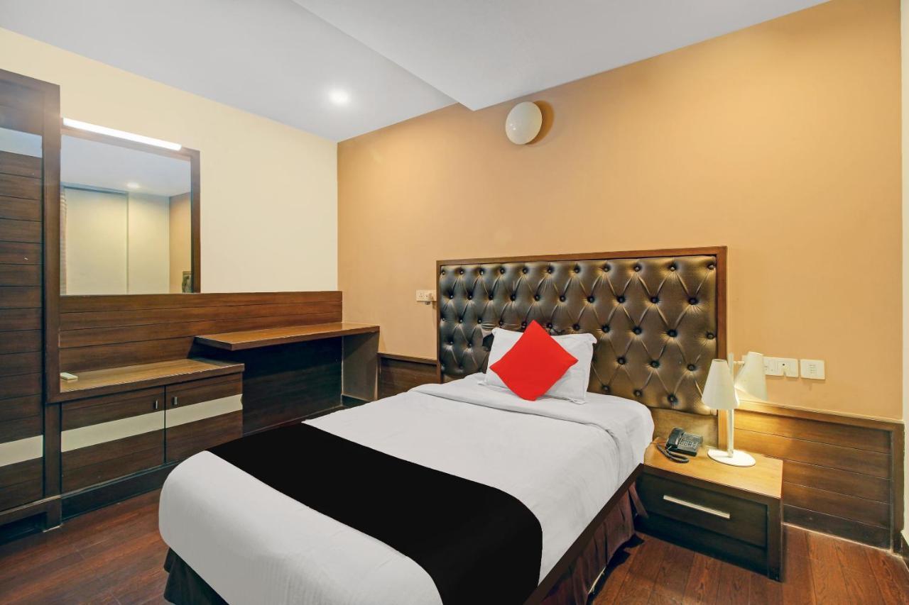 Collection O 82357 Hotel Surabhi Pride Trimulgherry Exterior foto