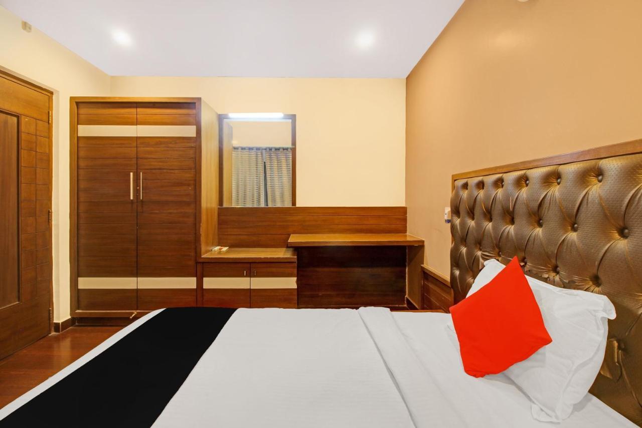 Collection O 82357 Hotel Surabhi Pride Trimulgherry Exterior foto
