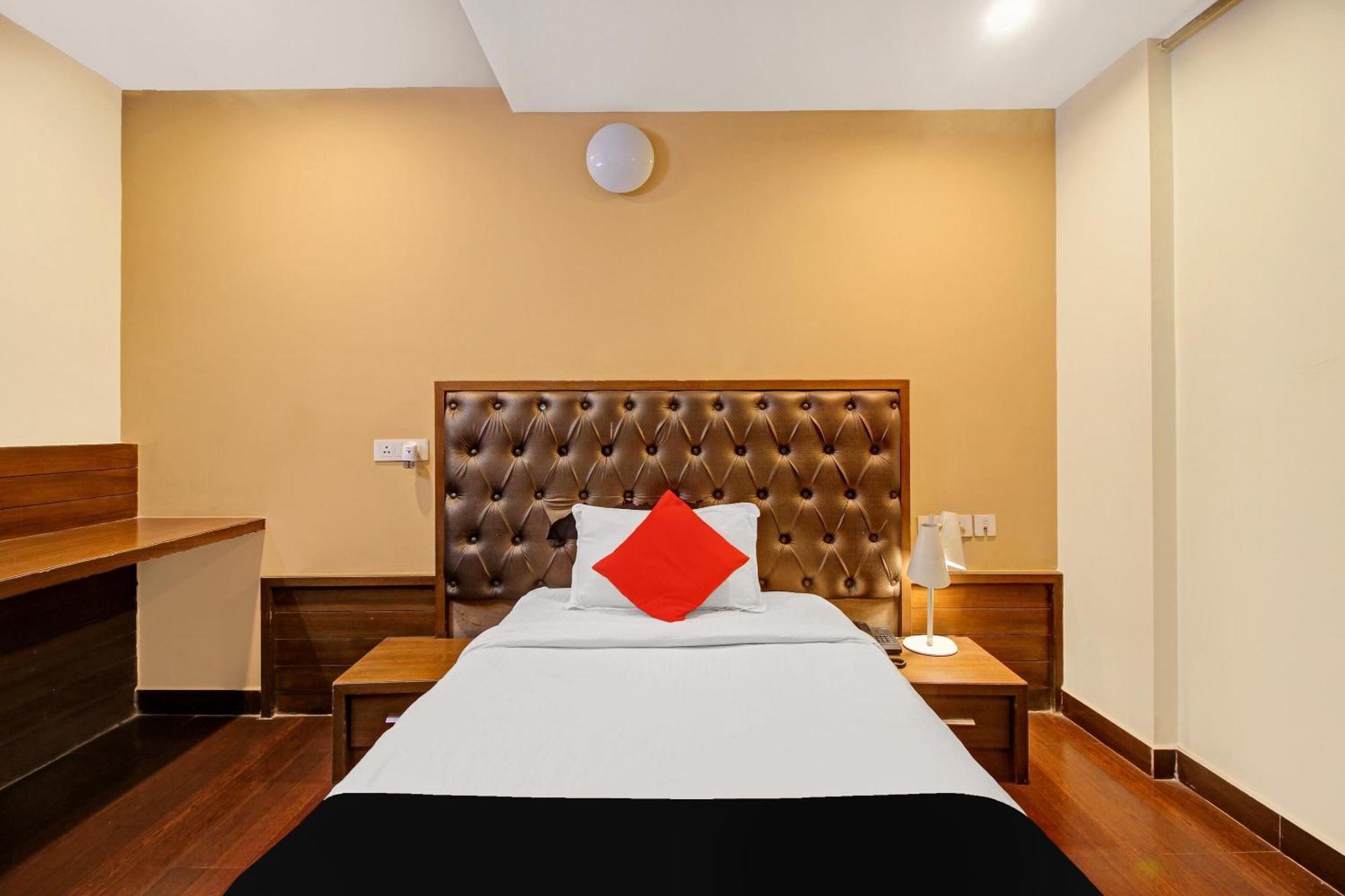 Collection O 82357 Hotel Surabhi Pride Trimulgherry Exterior foto