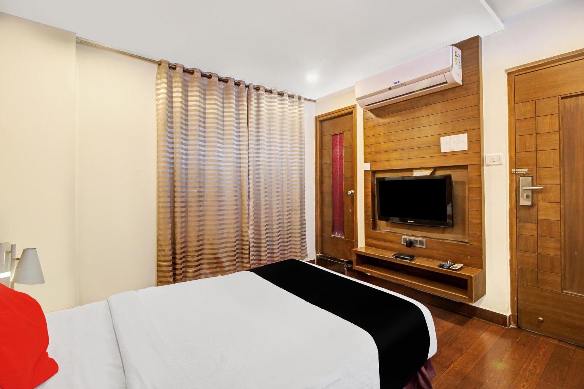 Collection O 82357 Hotel Surabhi Pride Trimulgherry Exterior foto